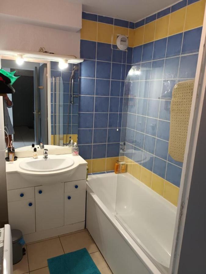 Appartement T2, Climatise, Wifi, Parking Et Piscine Prives Сет Екстер'єр фото