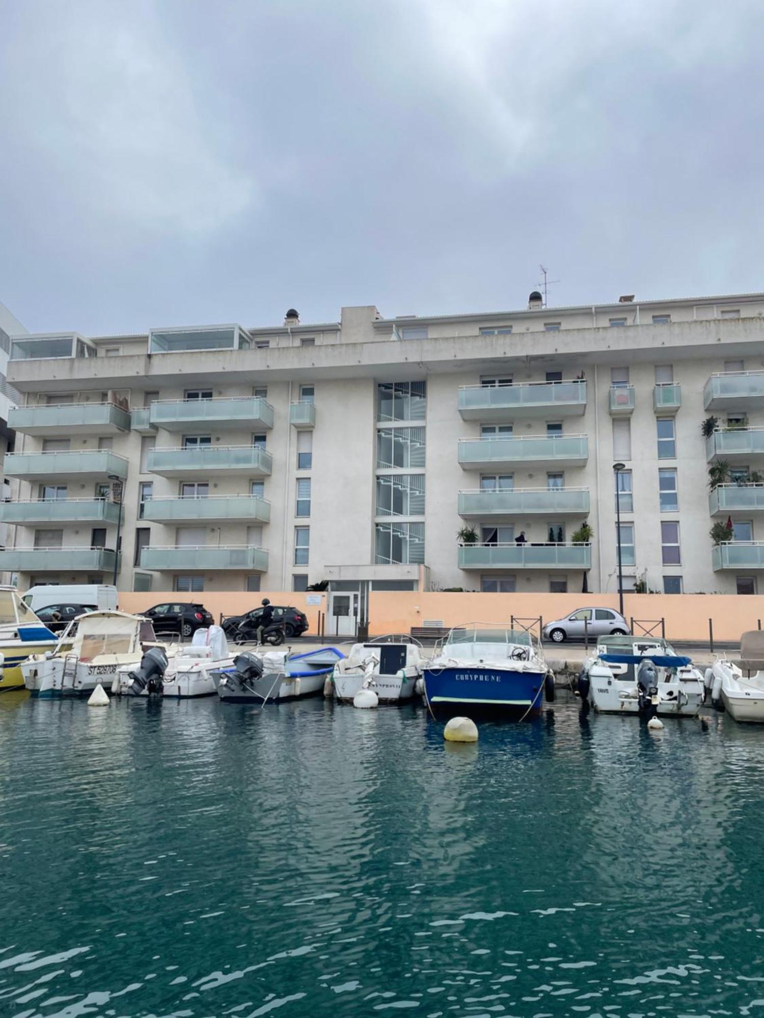 Appartement T2, Climatise, Wifi, Parking Et Piscine Prives Сет Екстер'єр фото
